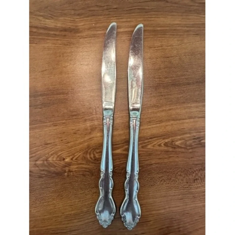 Oneida Dover Stainless Flatware Set 2 Dinner Knives Ornate Floral Design Elegant